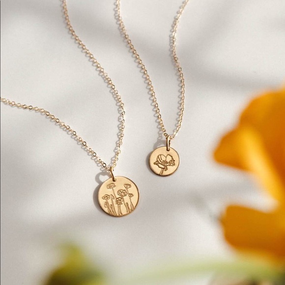 Poppy August Birth Flower Dainty Charm Necklace - Picture 3 of 16